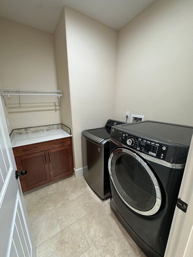 Building Photo - Stunning Lakefront River Islands Home