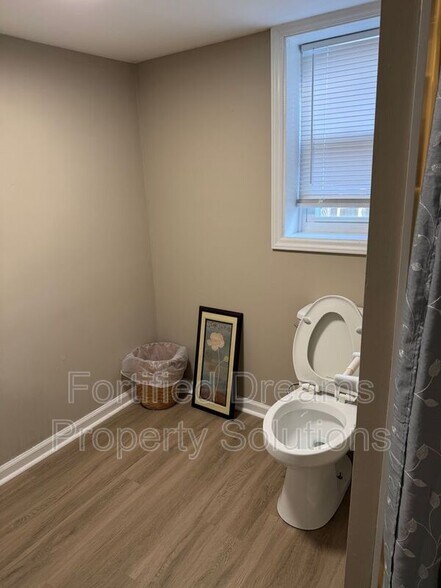 Building Photo - 2203 Maywood St