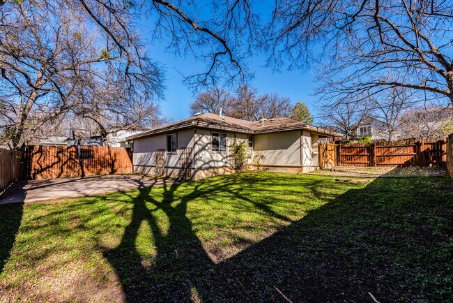 Building Photo - Charming 3 bedroom, 2 bathroom home in the heart of East Austin