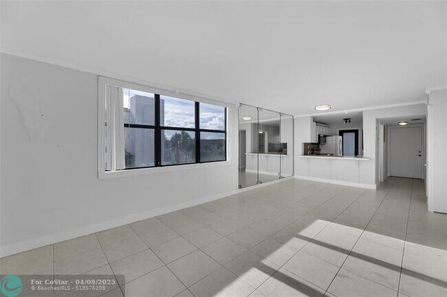 Building Photo - 801 N Ocean Blvd