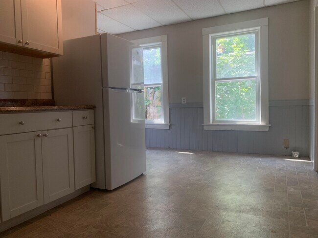 Building Photo - 5 Pleasant St