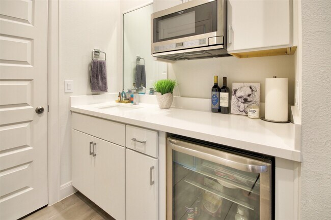 Building Photo - 1909 Maury St