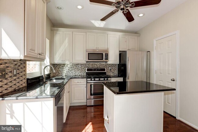 Building Photo - 7238 Stover Ct