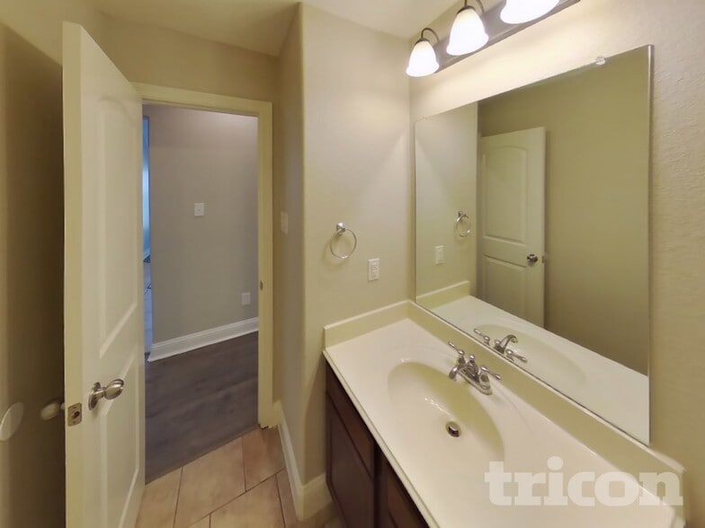 Building Photo - 5856 Burgundy Rose Dr