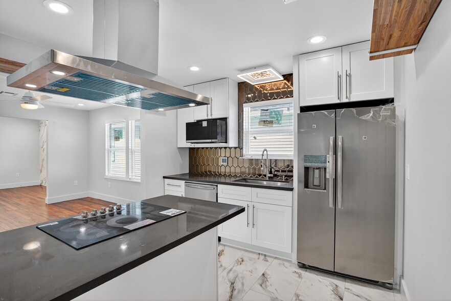 Primary Photo - 2825 Cherry St