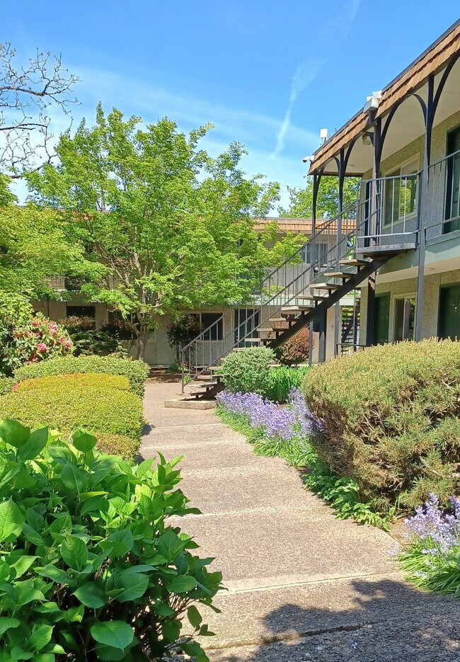 Jade West Apartments - Eugene Oregon - Jade West Apartments