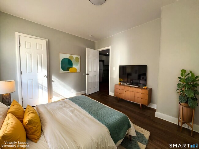 Building Photo - 105 Churchill St