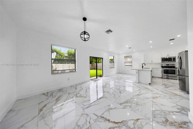 Building Photo - 268 NE 210th Way