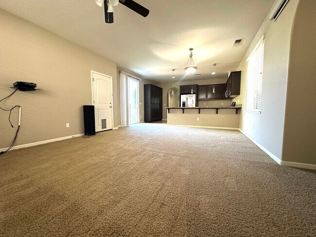 Building Photo - Spacious Home in Prime Turlock Location