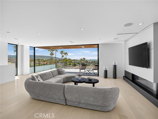 Building Photo - 703 N Lucia Ave