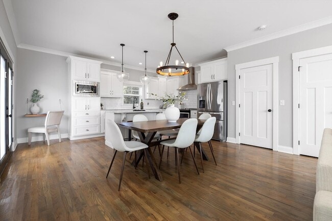 Building Photo - 718 Windrush Loop