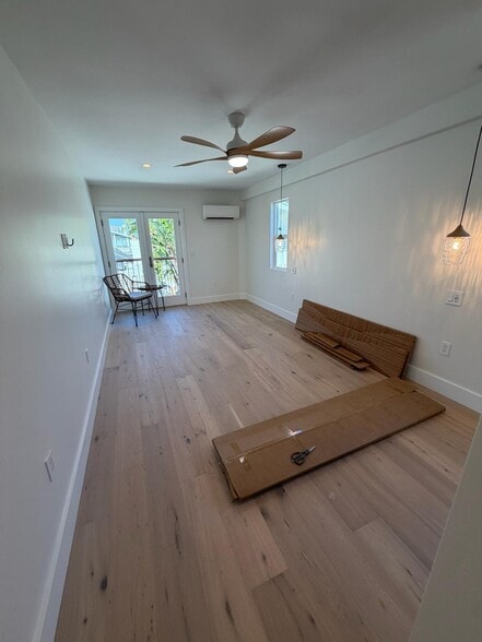 Level 2 Master Bedroom - 301 Lugonia St