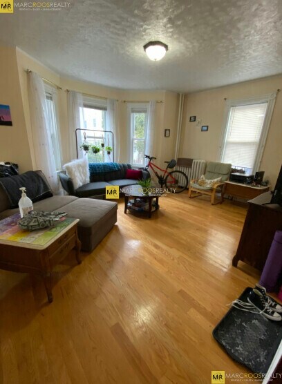 Building Photo - 205 Hillside St