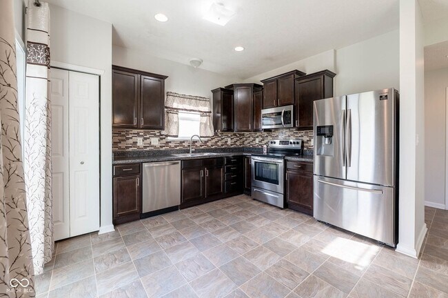 Building Photo - 899 Briarstone Dr