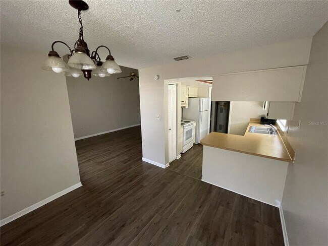 Building Photo - 750 Zella Ln