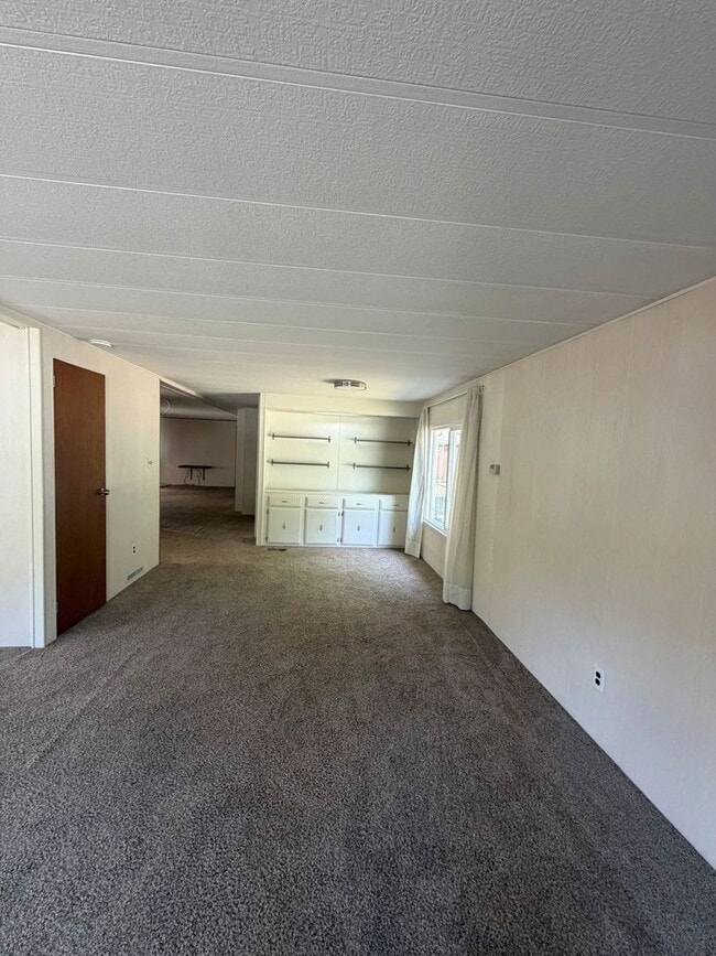 Building Photo - Updated 2 bedroom 2 bath manufactured home