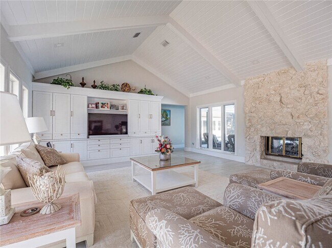 Building Photo - 195 Spinnaker Dr