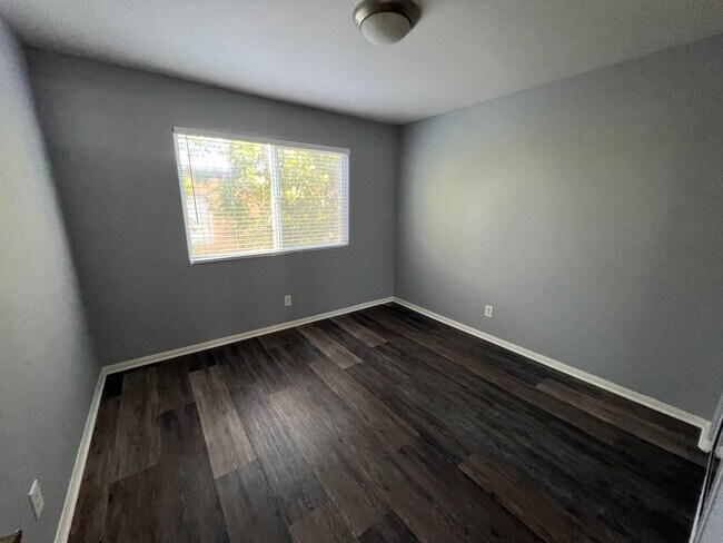 Building Photo - REDUCED! Clean-Compelety Remodeled Private...