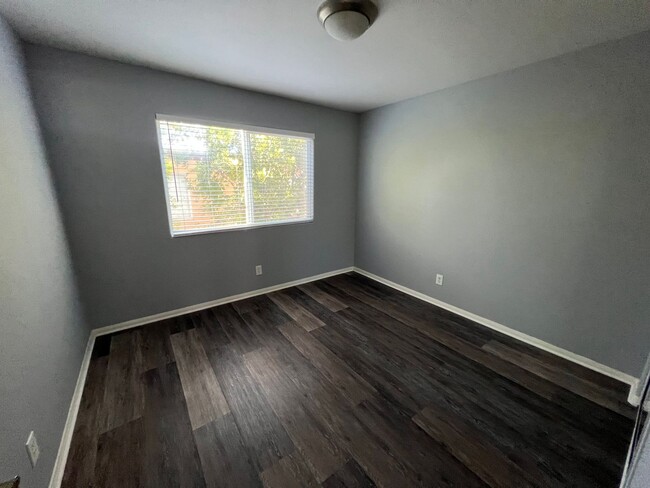 Building Photo - Remodeled 2 bed, 1-1/2 bath Gated Condo in...