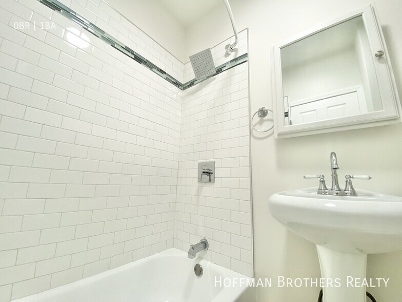 Building Photo - 200 S Kenmore Ave