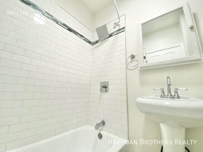 Building Photo - 200 S Kenmore Ave