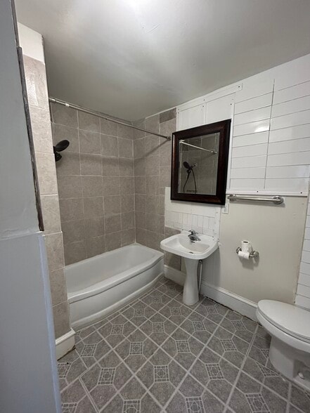 Building Photo - 4126 Madison St NE