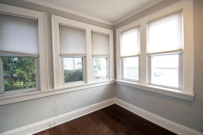 Building Photo - 25 Hillside Ave