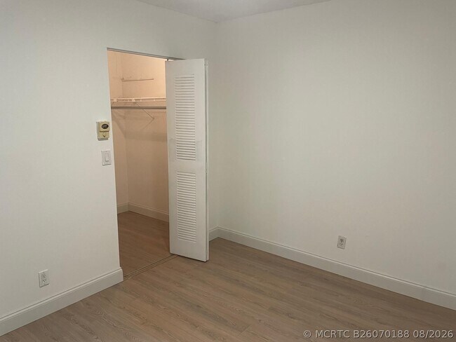 Building Photo - 2851 Somerset Dr