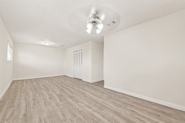 Building Photo - 4123 Cedar Gardens Dr