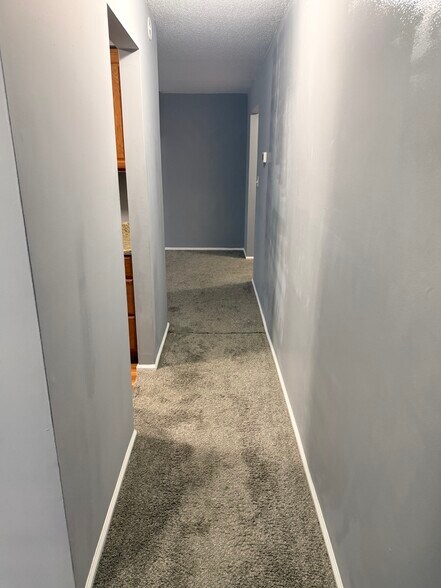 Building Photo - 31 Moore Ln