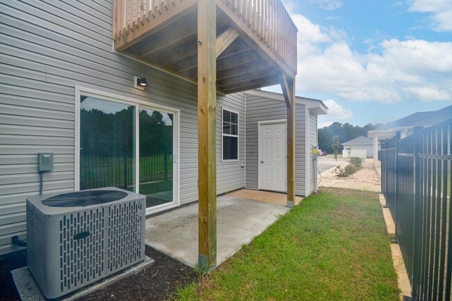 Building Photo - END UNIT Townhome-Pond View-Detached Garag...