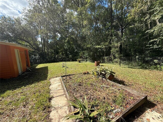 Building Photo - 1403 SE 1st St