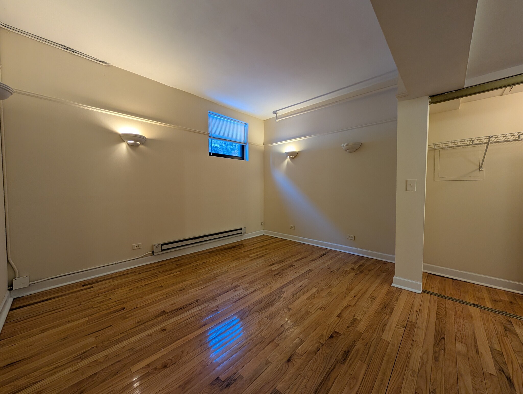 Building Photo - 957 W Cornelia Ave