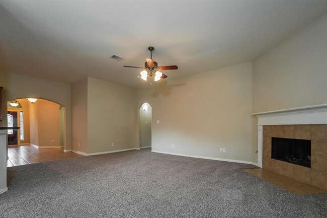 Building Photo - 6403 Alicia Way Dr