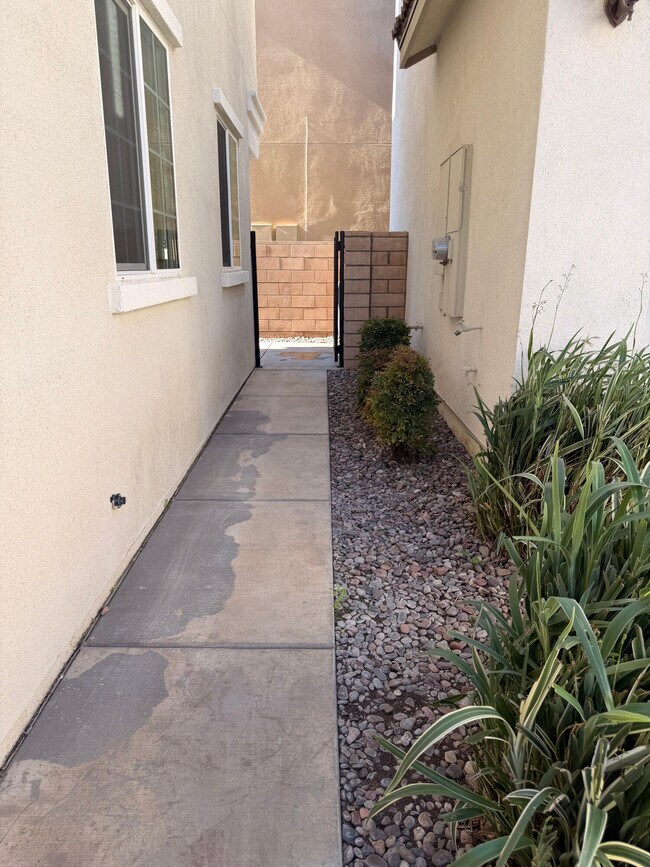 Building Photo - 5348 N Alumni Ln