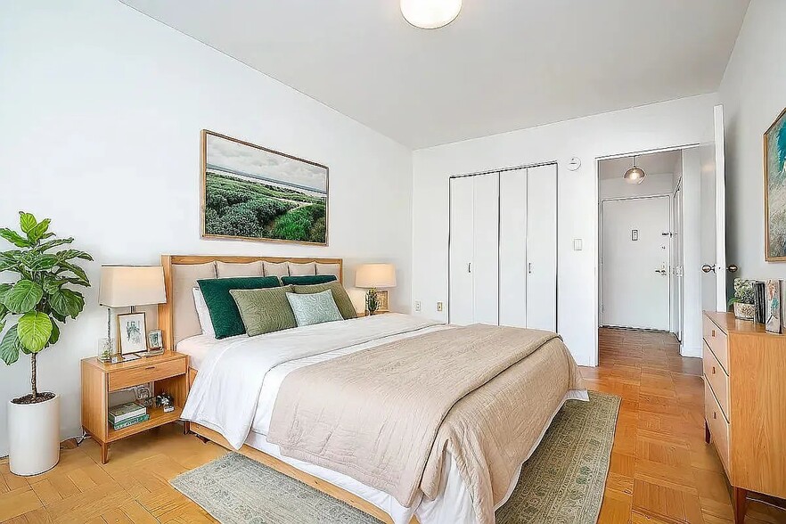 Primary Photo - 460 W 20th St