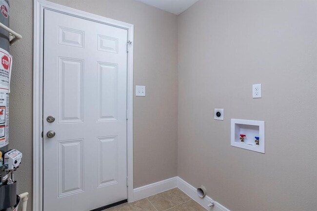 Building Photo - 24326 Pine Canyon Dr