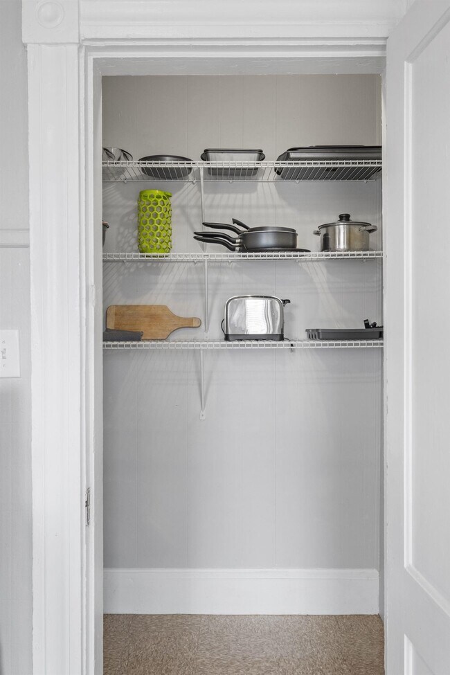 Building Photo - 792 Grove St