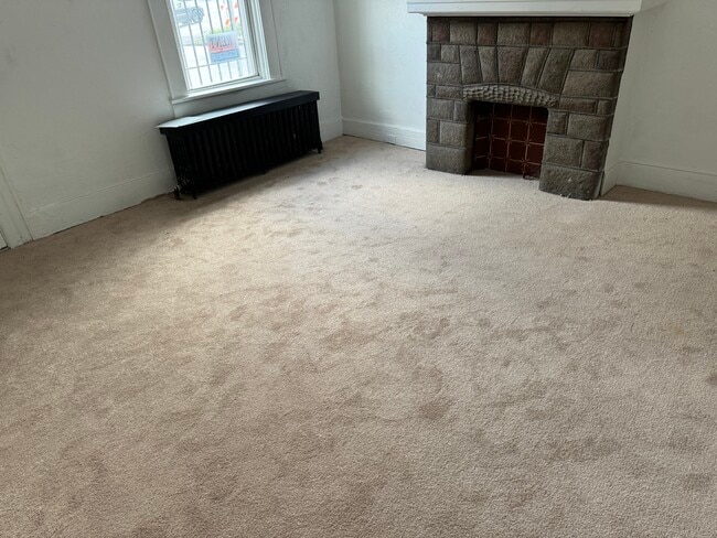 Primary Photo - 214 Seneca St