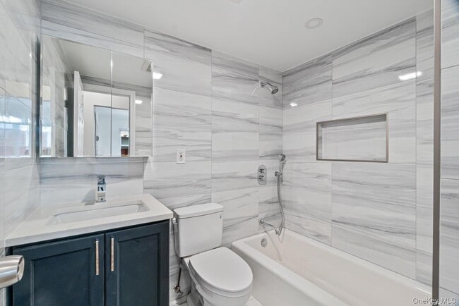 Building Photo - 155-09 Locke Ave