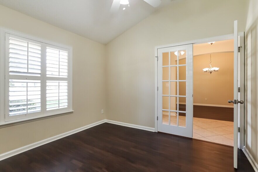 Building Photo - 1812 Creekwood Ln