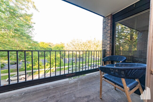 Building Photo - 4136 N California Ave