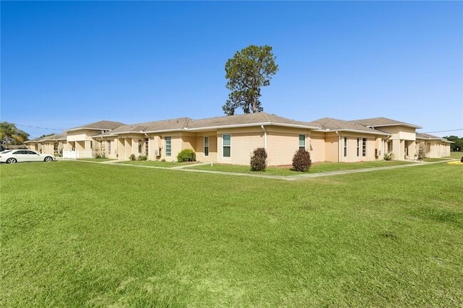 Building Photo - 3821 Club Cir