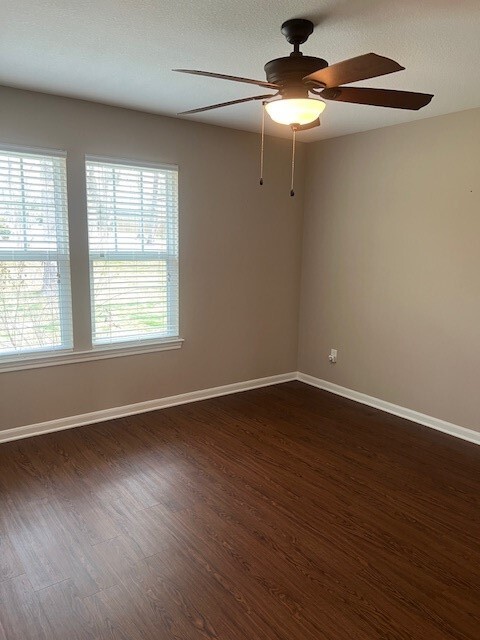 Building Photo - 411 Resort Dr