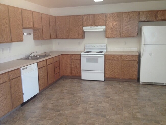Building Photo - Three Bedroom Duplex in Greeley