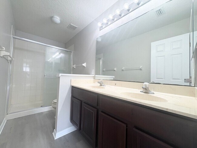 Building Photo - Huge 3BR Winter Springs Townhouse ~ Gated Community ~ Pool ~ Great Schools!