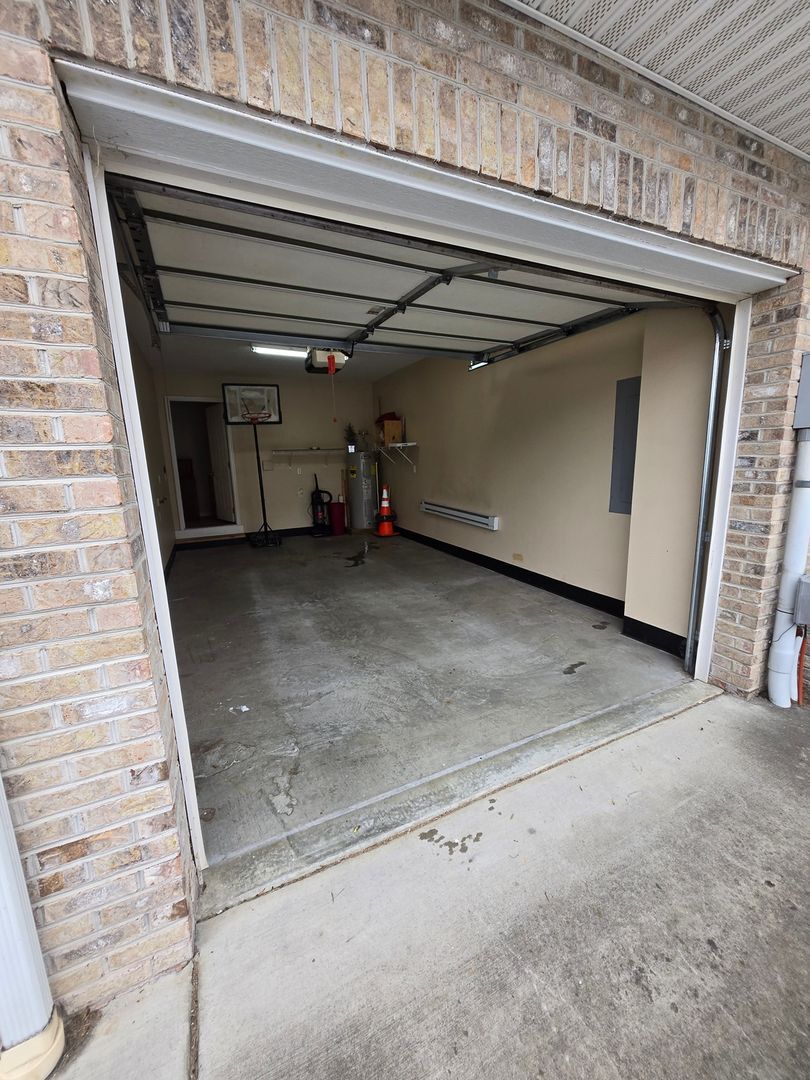 Building Photo - 252 Donna Ave