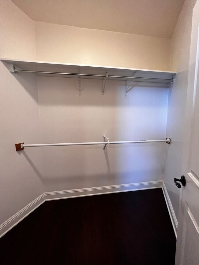 Building Photo - Hidden Gem at the End of the Cul-de-Sac!