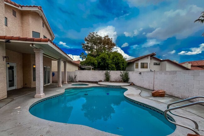 Building Photo - Modern Comfort with Pool & Spa in The Lakes – Solar Equipped Home