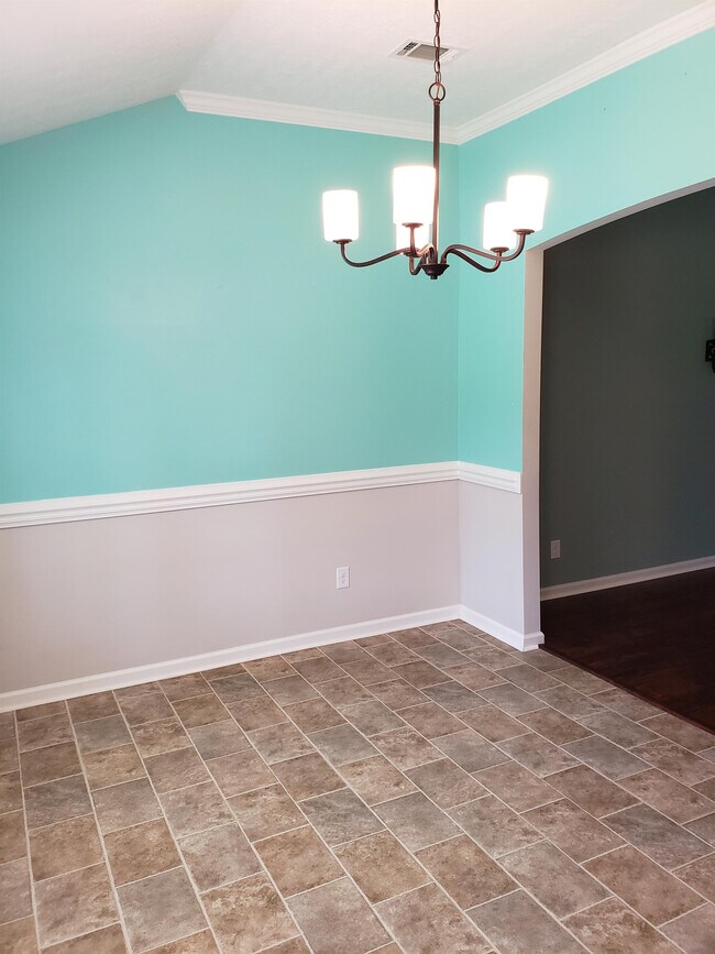 Building Photo - 3237 Alexandria Dr